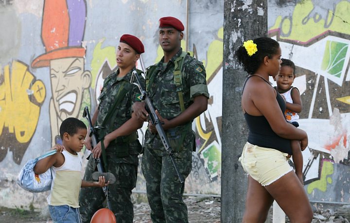 Obama brengt bezoek aan sloppenwijken Rio de Janeiro