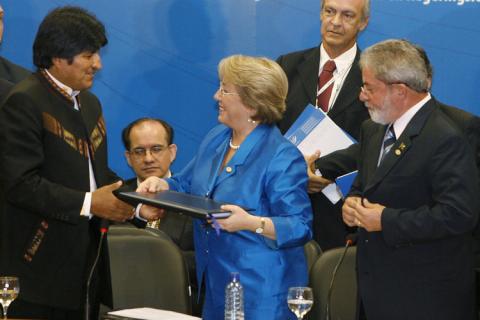 Zuid-Amerikaanse top steunt Morales