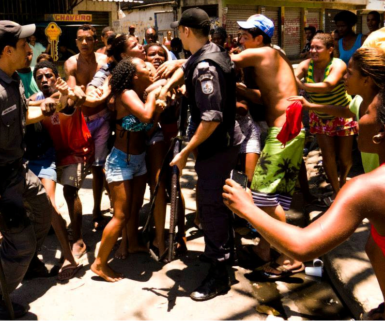protest-favela-maracana